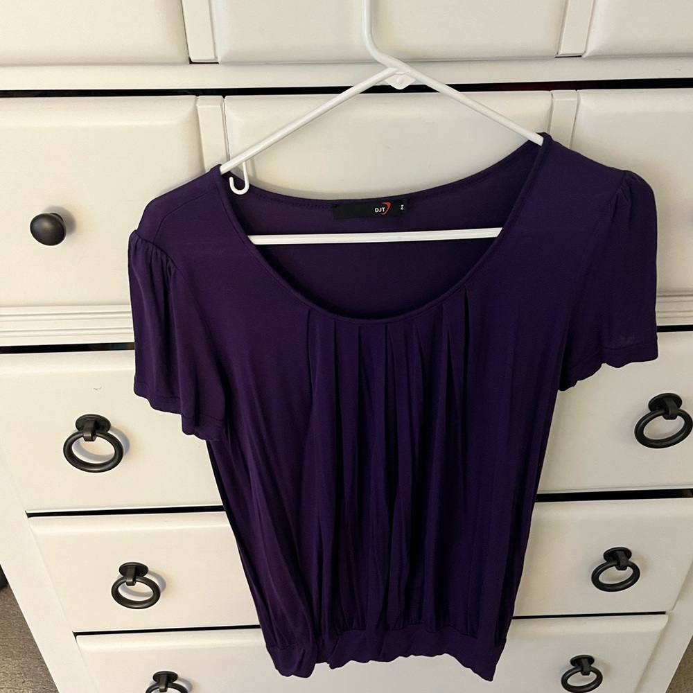 Size medium purple short sleeve top!